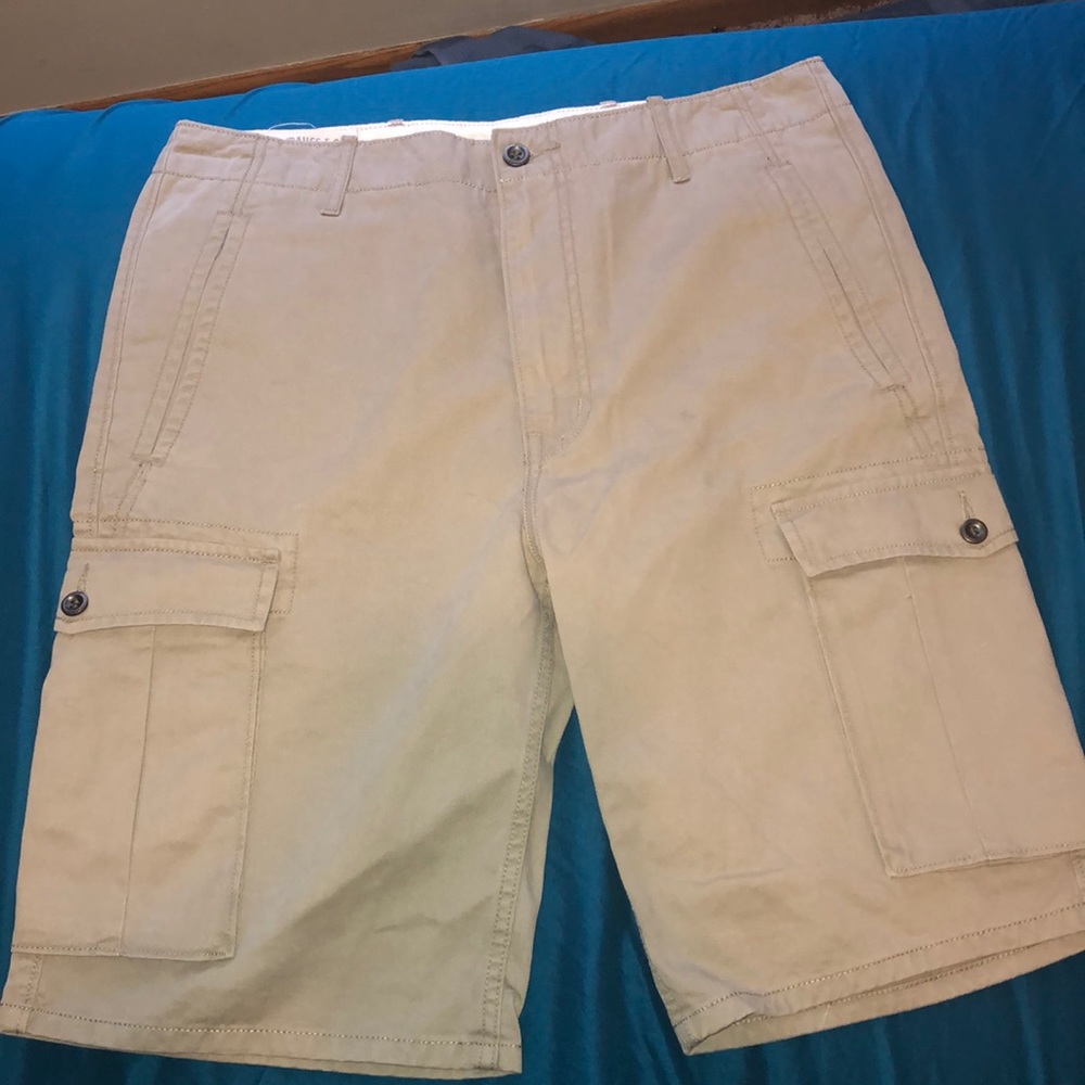 khaki levi cargo shorts